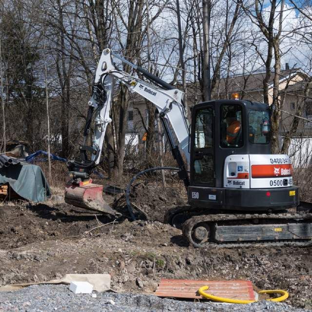 Kaivinkone maanrakennustyömaalla